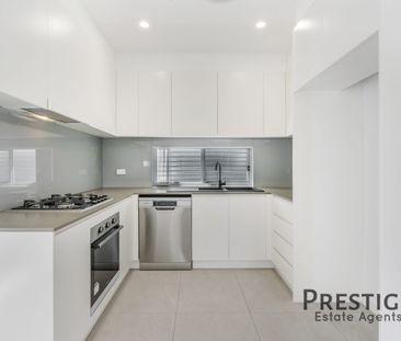 Modern Family Residence! - Photo 3