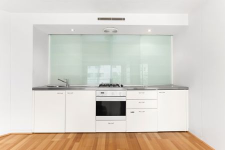 Modern One Bedroom Apartment with Large Balcony - Unfurnished - Photo 3