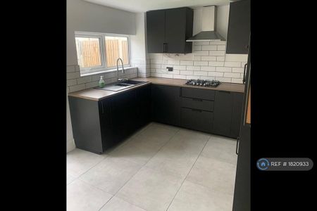 2 bedroom end of terrace house to rent - Photo 5