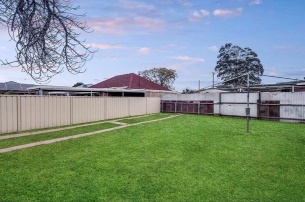 West Croydon - Photo 1