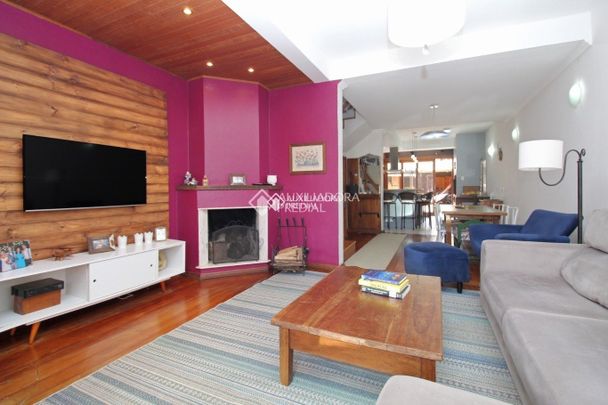 Casa com 3 quartos e 150m² para alugar em Espírito Santo, Porto Alegre. - Photo 1