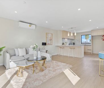 Mangere, 4 bedrooms - Photo 1