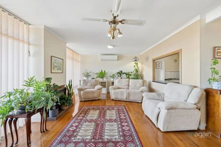 “Family home ready for you to move in” - Photo 5