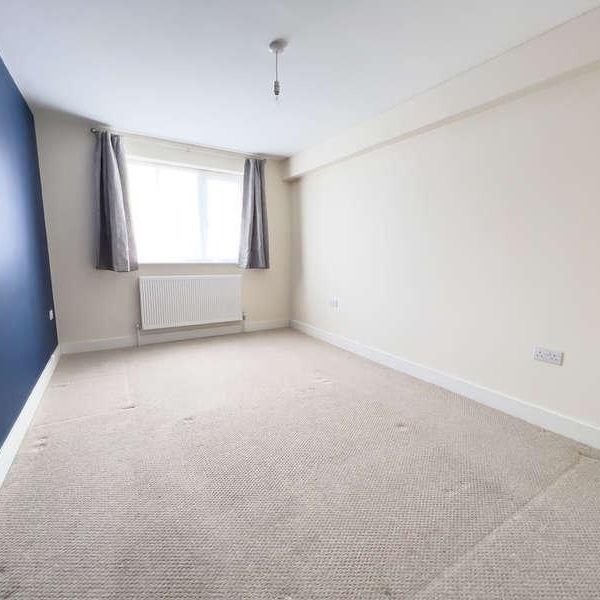 London Road, East Grinstead, RH19 - Photo 1