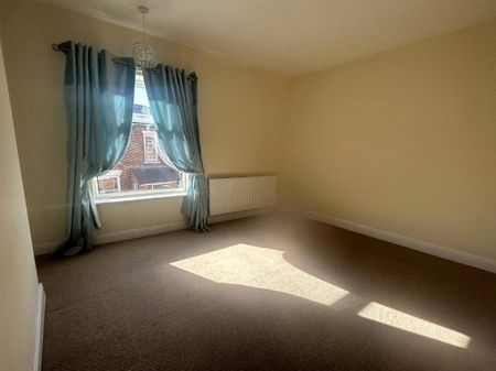 3 bedroom end of terrace house to rent - Photo 4