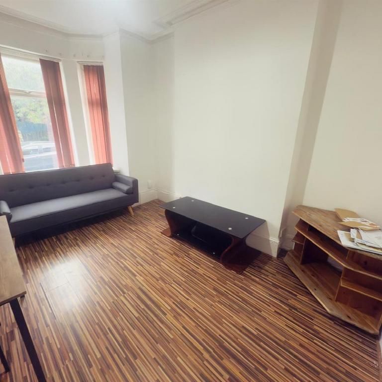 4 bedroom terraced house to rent - Photo 1