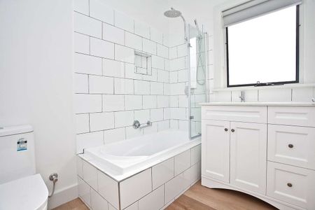 Fully renovated - Photo 4