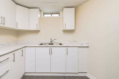 For Lease - 40 Leatherhead Court, Brampton, Ontario - Photo 4