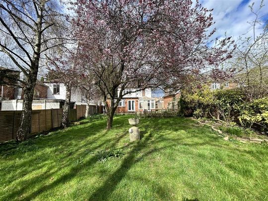 1 bedroom in a house share to rent - Photo 1