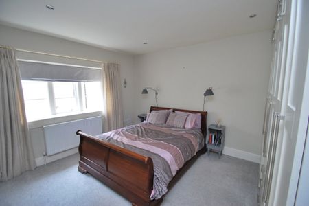 Sutcliffe House - Photo 3