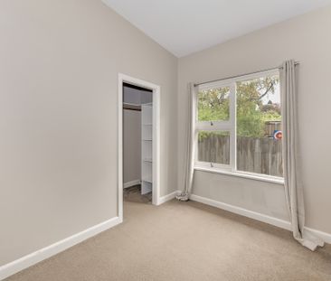 Renovated 4 bedrooms and 2 bathrooms house in Lindisfarne Available... - Photo 2