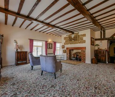 2 bedroom character property to rent - Photo 6