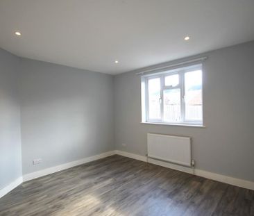 3 bedroom detached house to rent - Photo 2
