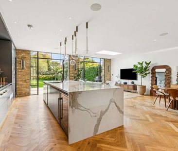 A stylishly designed five bedroom family home - Photo 6