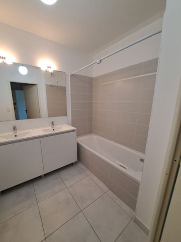 A LOUER AVIGNON ( 84000 ) : APPARTEMENT 3 pièces -TERRASSE - ASCENSEUR - 1 PLACE DE PARKING, - Photo 2