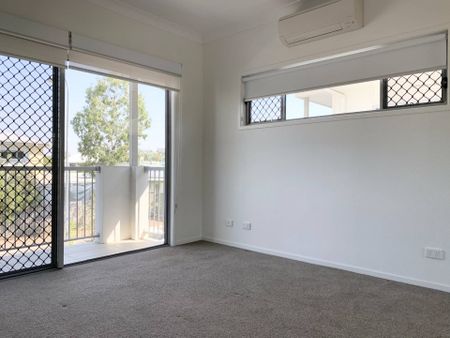 Modern 3 Bedroom Townhouse!! - Photo 5