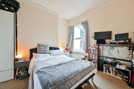 4 bedroom terraced house to rent - Photo 4