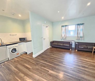 3 Bed Flat, Park Street, LU1 - Photo 1