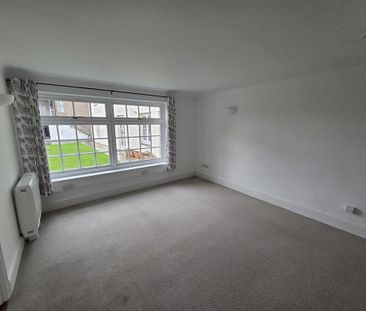 2 bedroom end of terrace house to rent - Photo 2