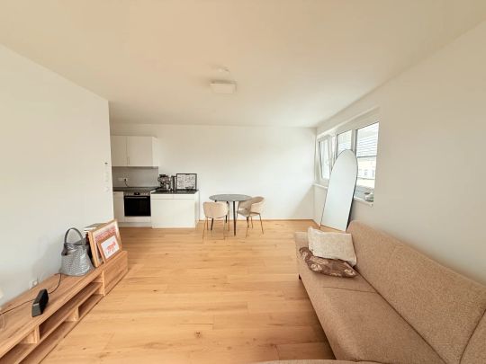 gut geschnittene 2-Zimmer Wohnung in Traumlage mit en—suite Badezimmer! ab 01.04. - Foto 1