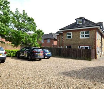 Feltham Hill Road, Ashford, TW15 - Photo 1