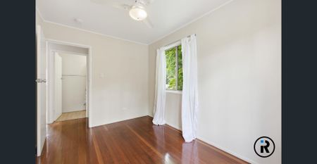 Neat Home in a Highly Convenient Indooroopilly Location 🏡 - Photo 4