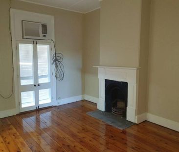 THE COUNTRY COTTAGE CHARM IN THIS 3-5 BEDROOM HOUSE WITH VERANDAHS,... - Photo 1