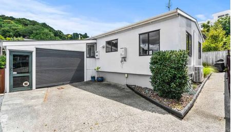 Sunny 3 bedroom set back off the road - Photo 5