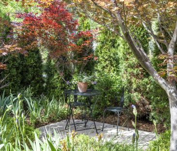 Charming Character-Filled Garden Home - Photo 3