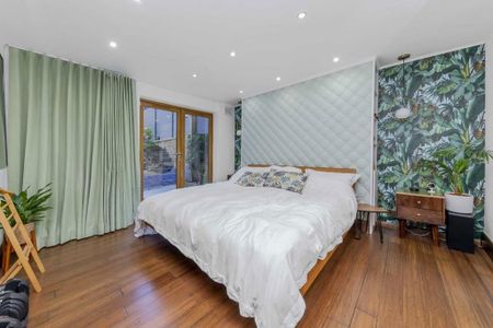 4 bedroom flat to rent - Photo 4