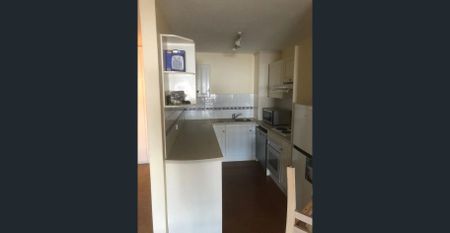 UWA Primary school shopping center lake just near by - Photo 5