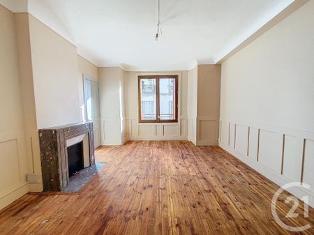 Location Appartement 4 pièces 89m² CHAMALIERES 63400 - Photo 2