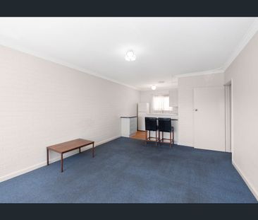 Convenient Location 2 Bedroom, 1 Bathroom Unit! - Photo 1