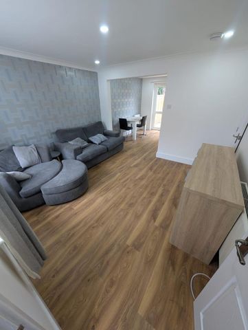 2 bedroom semi-detached house to rent - Photo 2