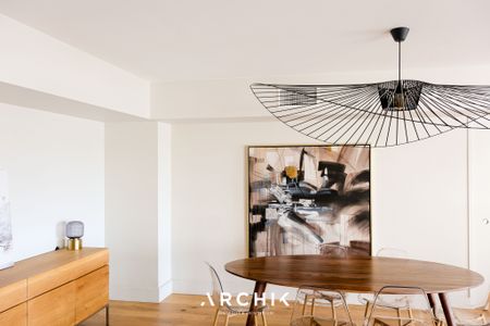 Architecture contemporaine, cette petite copropriété de 3 lots construite en 2020 et située en première ligne accueille un appartement de 140 m2 ouvert sur un beau jardin privatif d'environ 150 m2 en plein coeur du quartier de l'Aiguillon. - Photo 4