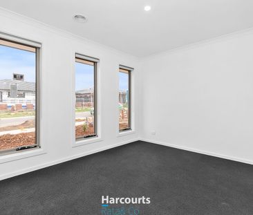 Luxury Living in a Peaceful Family Estate - Photo 5