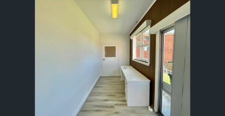 RENOVATED 4 BEDROOMS FAMILY HOME - Photo 5