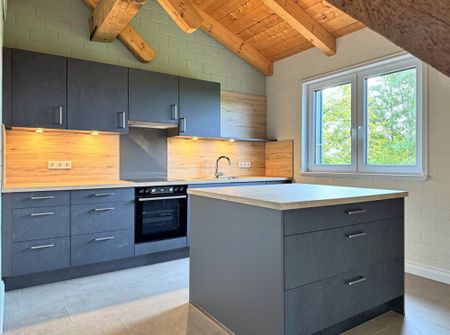 Erstbezug: Extravagante Dachgeschosswohnung mit Einbauküche und Loggia in Kanallage von Spetzerfehn - Photo 2