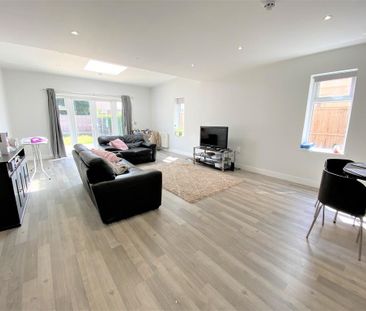 5 bedroom semi-detached house to rent - Photo 5