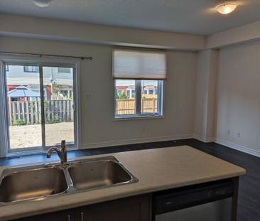 For Lease - 23 Genoa Drive, Hamilton, Ontario - Photo 6