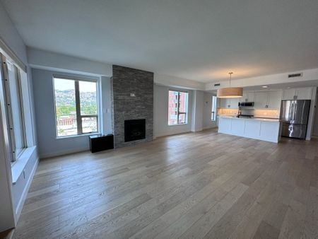 Central Executive 2 bedroom corner condo, in the Centuria - Photo 3