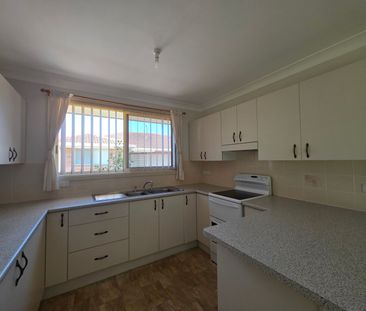 Beautifully Maintained Ground-Floor Villa - Photo 6