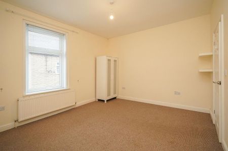 2 bedroom end of terrace house to rent - Photo 3