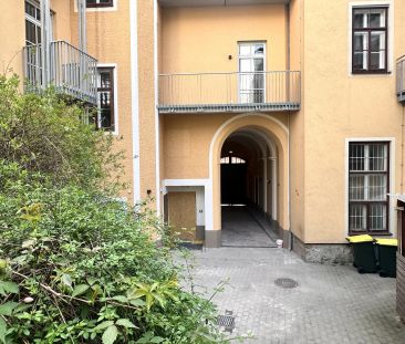 TOP Sanierte Wohnung im Dachgeschoss - Mit Schlossbergaussicht - Photo 3