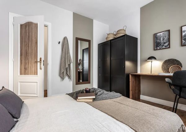 Calle de Agustina de Aragón, Madrid, Community of Madrid 28006