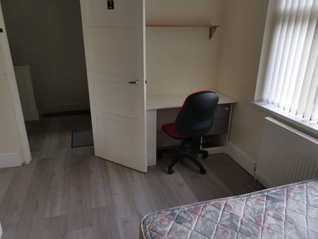 4 Bed Terraced House, Cadleigh Gardens, B17 - Photo 2
