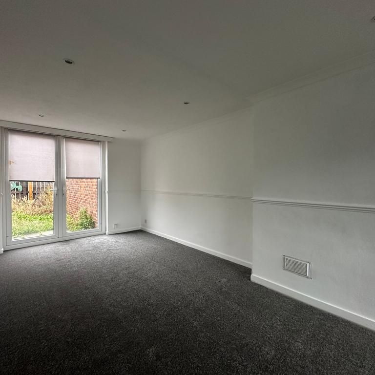 3 bedroom end of terrace house to rent - Photo 1