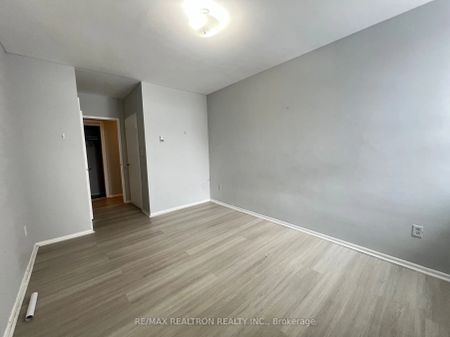 5 Massey Square #1811 - Photo 4