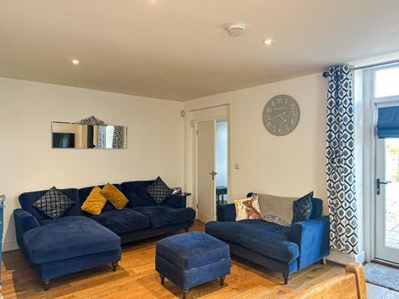 3 bedroom semi-detached house to rent - Photo 3