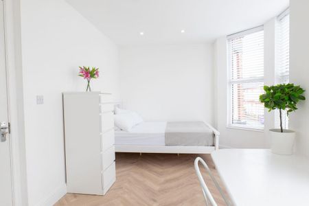 6 bedroom house to rent - Photo 2